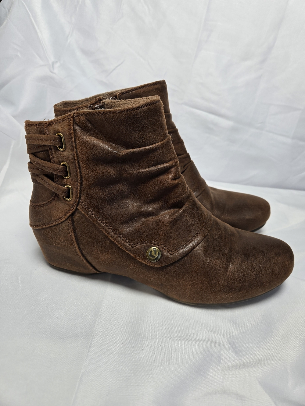 Baretraps Salena Faux Leather Ruched Wedge Boots Size 7.5M Brown